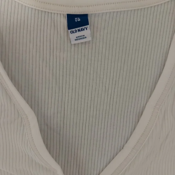 Old Navy Cream Ribbed V-Neck Top - Picture 2 of 3
